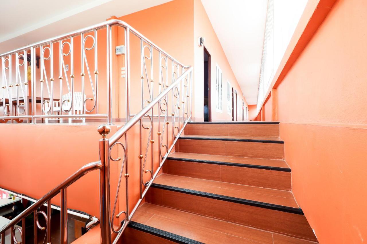 Oyo 359 Golden Nakara Place Чианг Сеeн Екстериор снимка